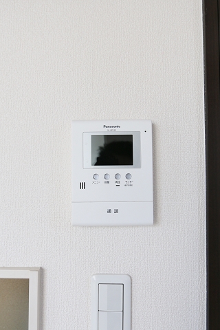 女性の方も安心のモニターフォン付き