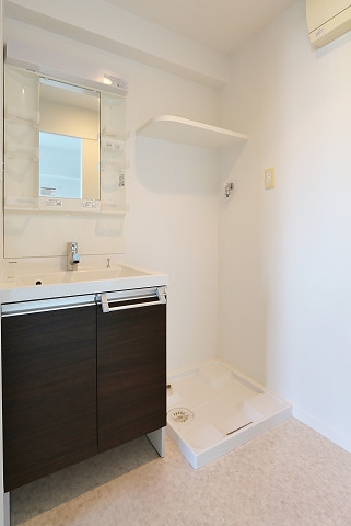 スタイリッシュな独立洗面化粧台