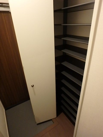 沢山の靴が収納できるシューズボックスです
