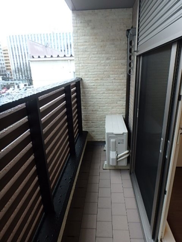 シャッター付きのバルコニーです