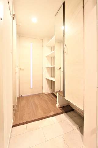 広い玄関スペースですね