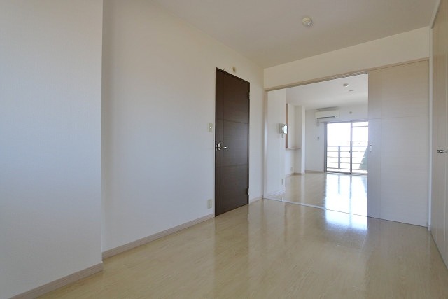 各部屋日当り良好で明るいですよ