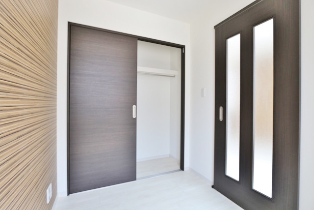 引き戸の収納は洋室を広々使えて良いですよ