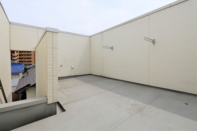 嬉しいルーフバルコニー。