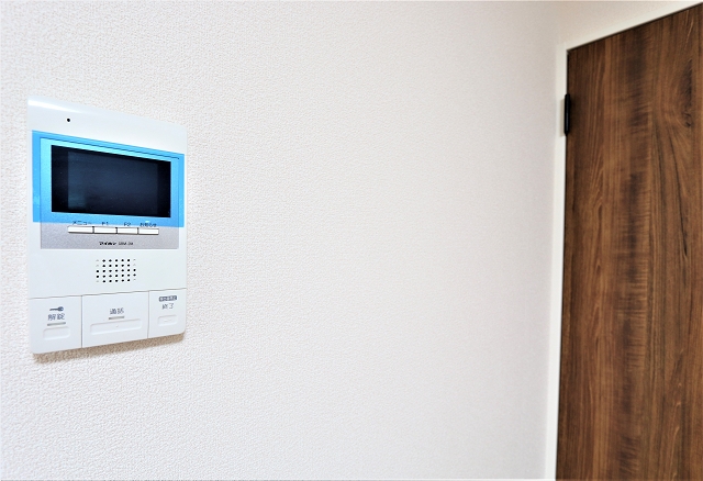 急な来客でも顔がわかるモニターホン付き