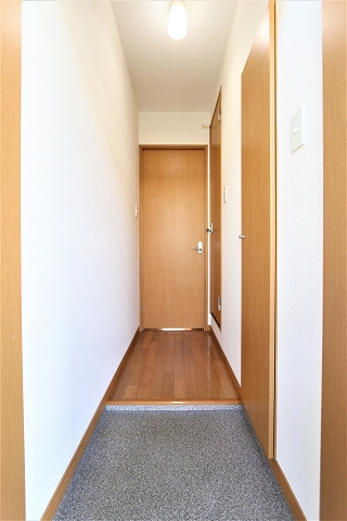 明るい玄関です