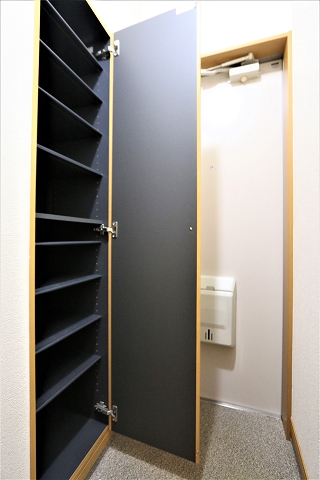 たくさんの靴が入るシューズボックス付きです