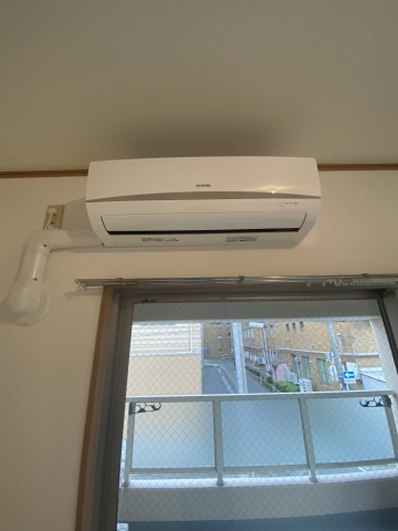 エアコンが2基サービス設置品です