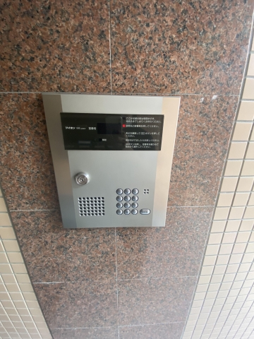 オートロックの入り口で安心です
