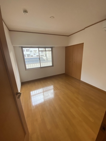 6帖の広々洋室です