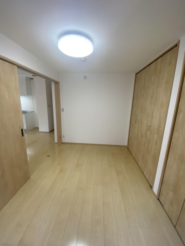 6帖の広々洋室です