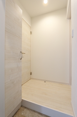 明るい玄関でお出迎え