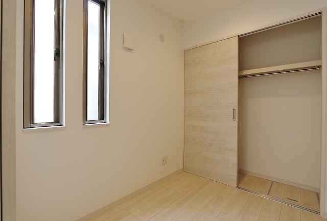 お洋服収納はこちらでどうぞ