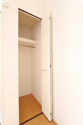 奥行きのあるクローゼットです