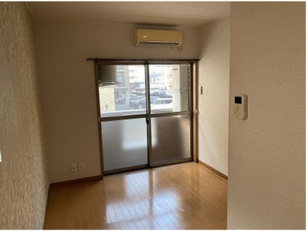 寝室を別で使えるのでゆったりできますね