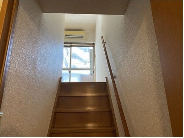 洋室への階段です