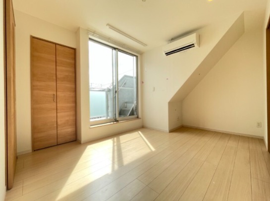 明るいリビングです