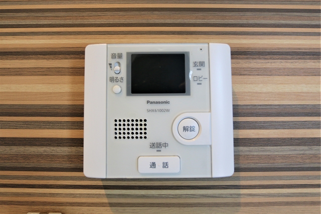 モニタ付きで来客が確認できるので安心です