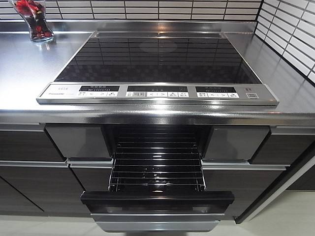 グリル付き、IHの高性能キッチン