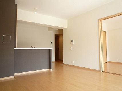 広々リビングでゆっくりお過ごしください