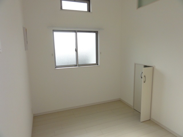 子供部屋でもなんでも使える洋室です