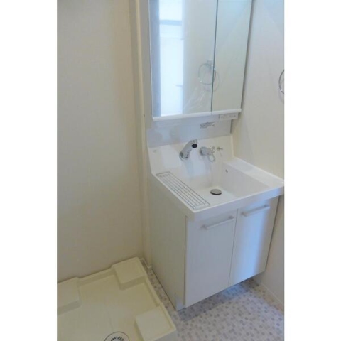 お出かけの前はこちらの2面鏡を使ってください