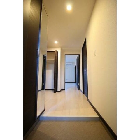 明るい玄関です