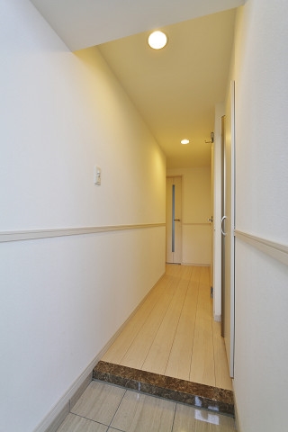 明るい玄関でお出迎え