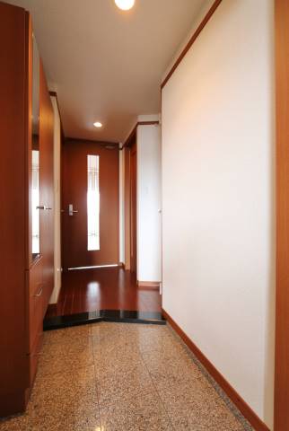 お部屋に帰るとまず広々玄関が迎えてくれます