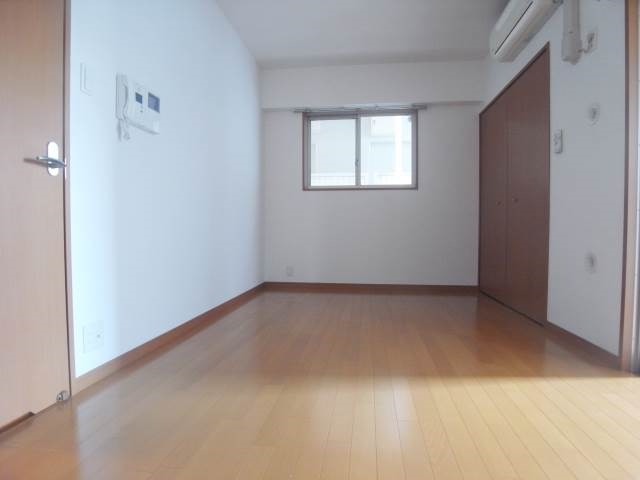 広々洋室でゆっくりお過ごしください