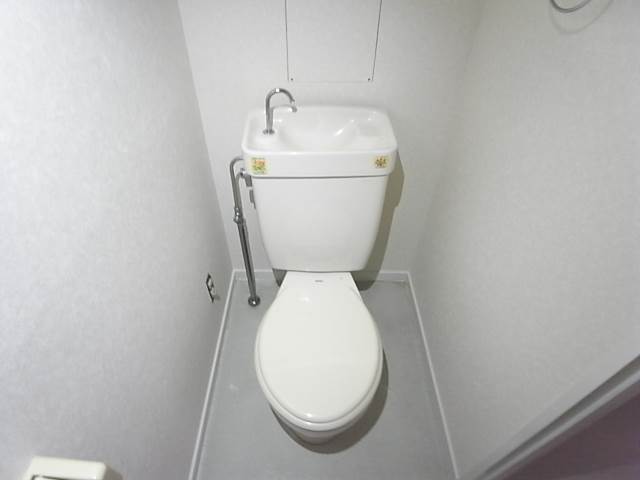 清潔感のあるトイレです