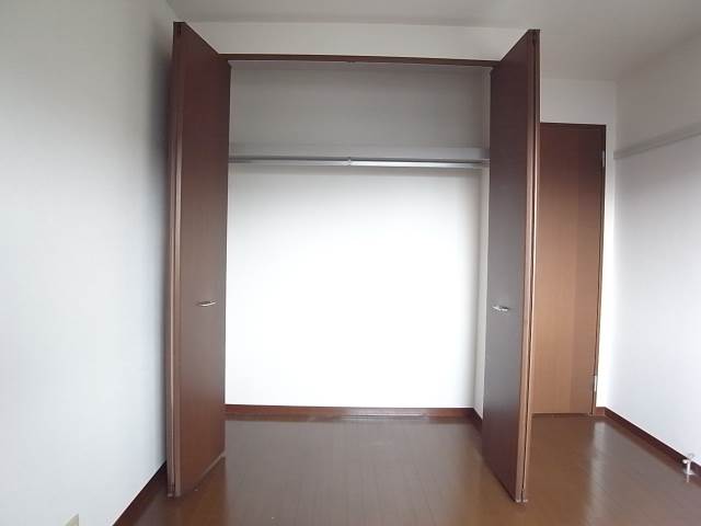 お洋服がたくさん入ります。