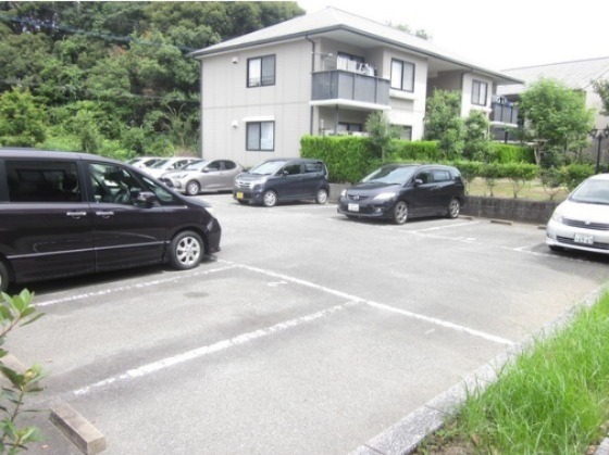 駐車場1台付いてます