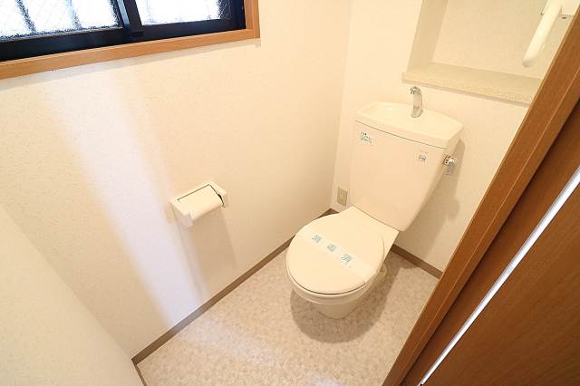 清潔感のあるトイレです