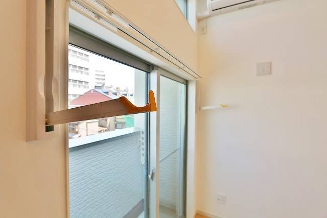 嬉しい室内物干し付きです