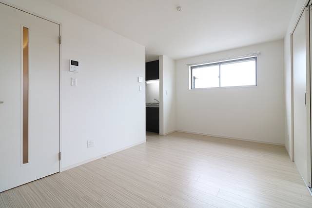 家具の配置に困らないリビングですね