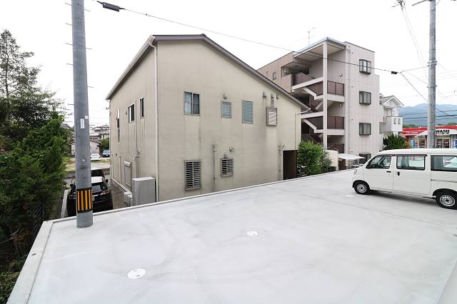 目の前も開けてます