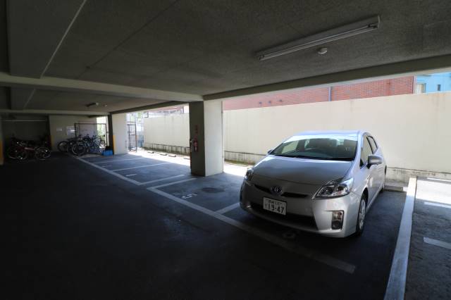 平置きが停めやすいです