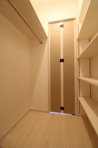 お洋服が多い方でも安心の収納力