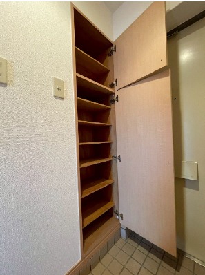 大容量下駄箱つき。