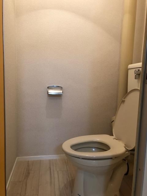 ちょうど良いサイズ感のトイレスペースです