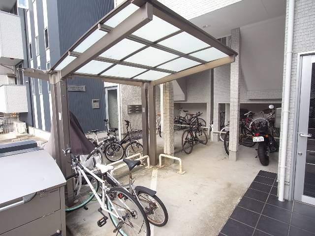 自転車はこちらで