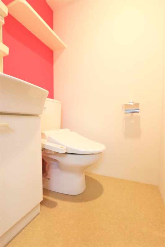 清潔感のあるトイレですね