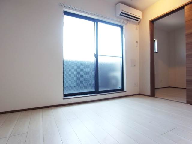 明るいお部屋になっております