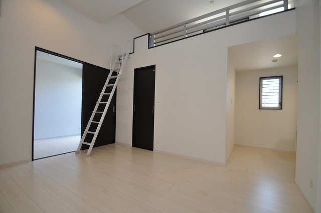 家具の配置がしやすいお部屋ですね