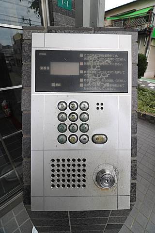 エントランスには、オートロックがついてます