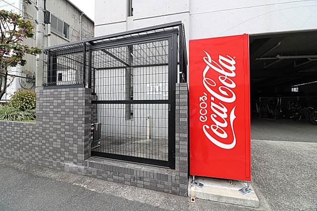 敷地内ゴミ置き場です