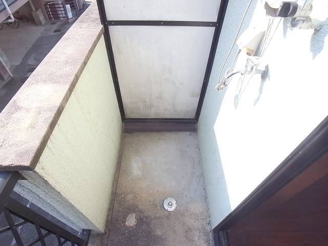 洗濯機は室外になります
