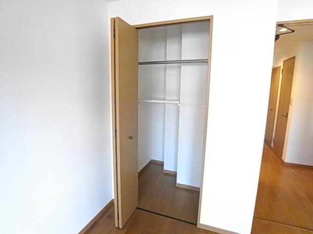 お洋服が多い方でも安心の収納力