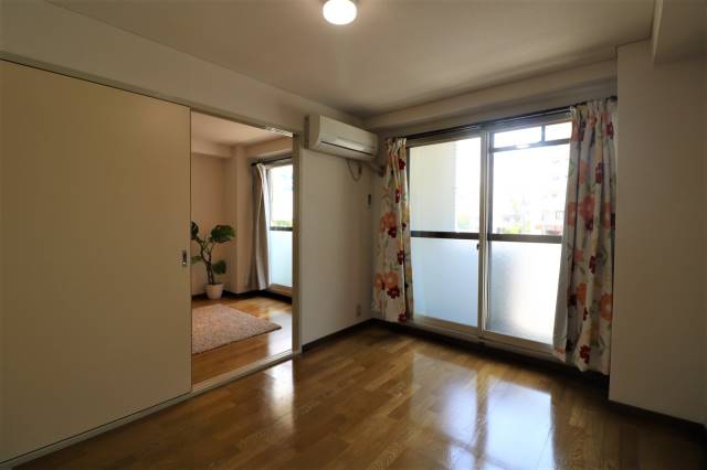 こちらもフローリングです